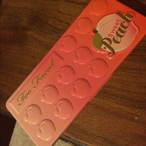 Too faced sweet peach palette